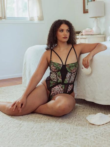 Embroidery Underwire Bodysuit - Hydrangea Night -