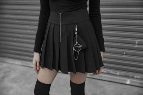 Pleated Skirt with Braces and Accessory - Black -